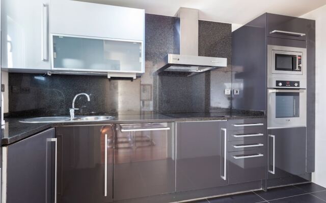 Akira Flats Port Fòrum