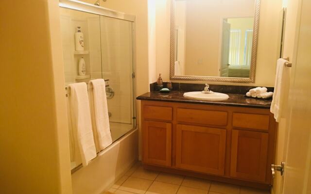 DTLA Apartment With Parking and Pool