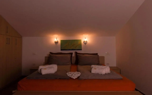 Apartment and Rooms HISA SONCA