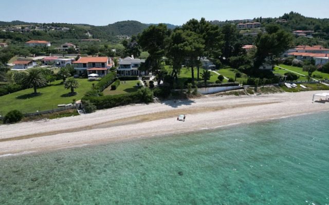 Villa Mare Azul - Luxury Beachfront Retreat in Hanioti, Halkidiki, Greece