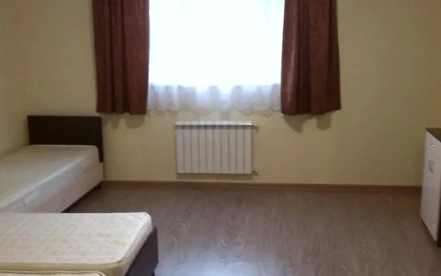 Guest House on per. Leningradskiy 8