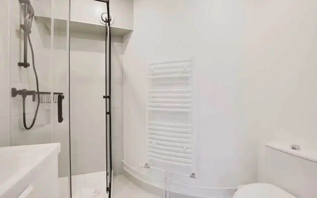 Bright, Modern Studio for 2P - La Defense