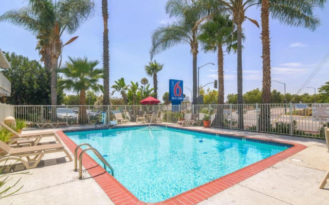 Motel 6 Simi Valley, CA