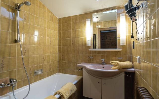 Hilltop Apartment In Taxenbach With Sauna