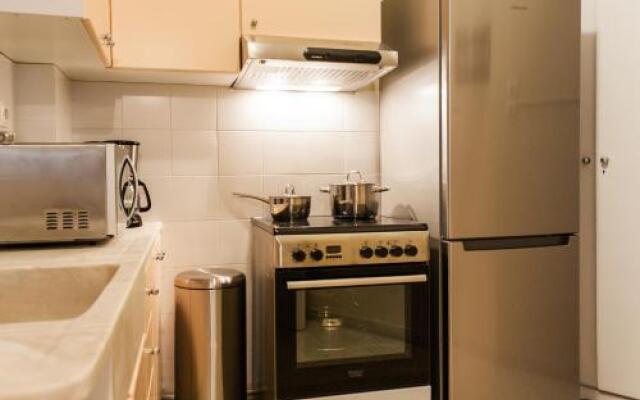 Charming Acropolis Metro Station apartment, clean and cozy