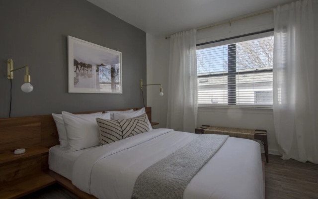 Modern 1BD Near Music Row and Downtown