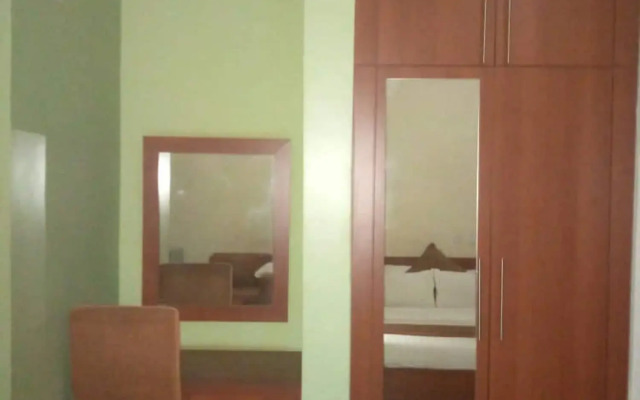 Ozom Hotel