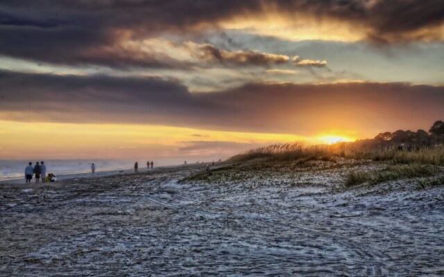 William Hilton #4305 - 2 Br Condo