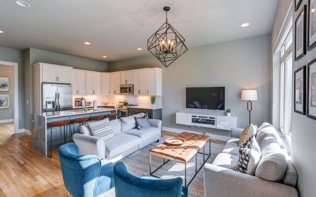Nashville Townhome w/ Rooftop Balcony & Game Room!