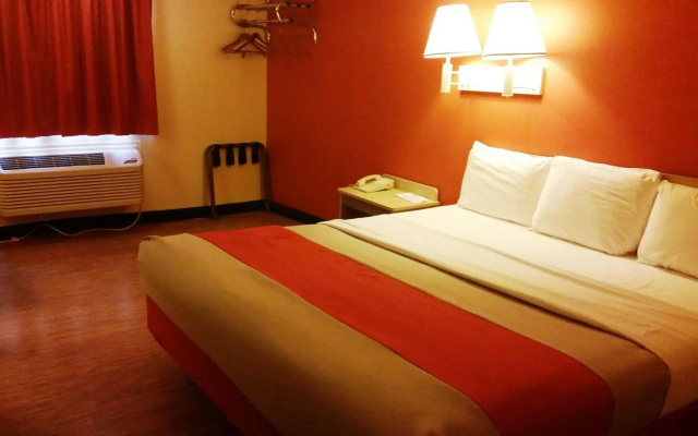 Motel 6 Elk City, OK