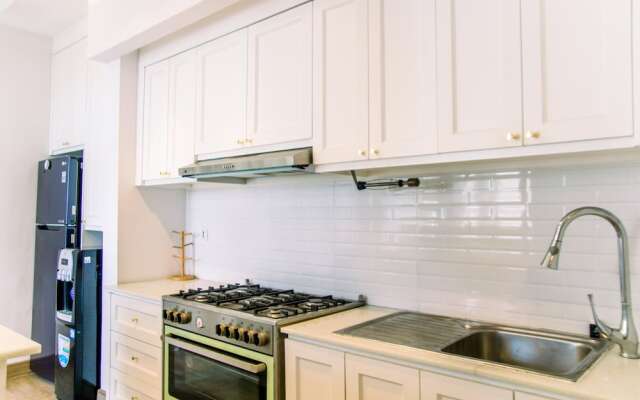 Spacious And Nice 2Br Apartment At Mediterania Palace Residence