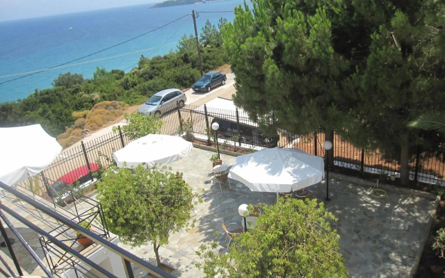 Travlos Studios