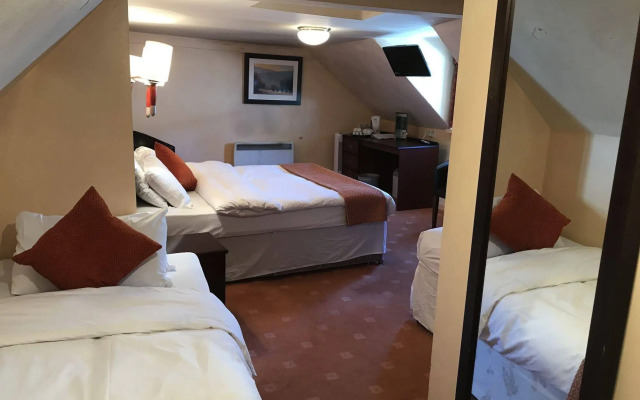 The Royal Victoria & Bull Hotel