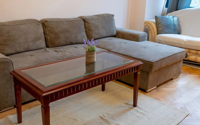 Spacious 1bdr Apartment Near City Center