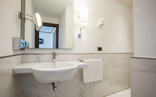 The Independent Hotel