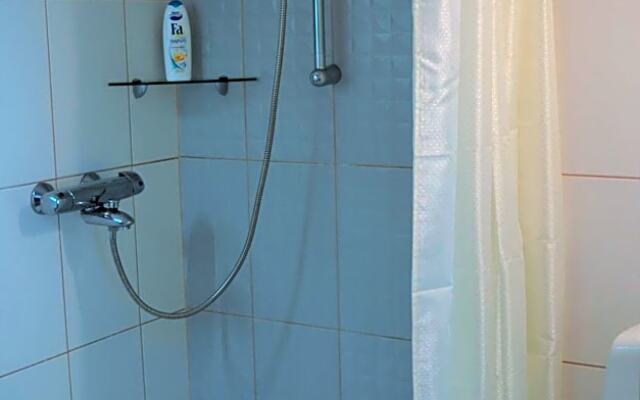 Kraavi Guest Hostel