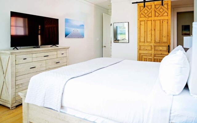 1309 Laurel Grove 3 Bedroom Home by RedAwning