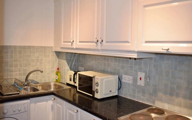 2 Bed Historical Christchurch With Parking