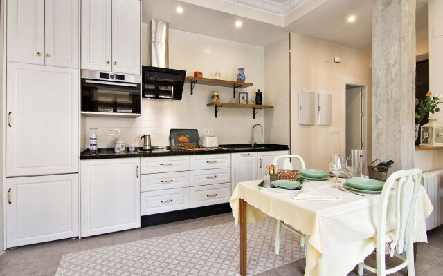 Bright & Elegant City Centre 3 BR Apart