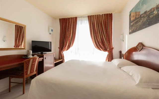 Noventa Hotel