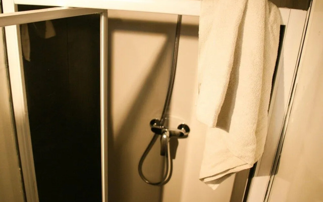 Hostel 28