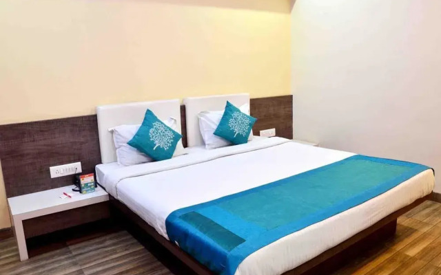 OYO 1535 Hotel Bee Town