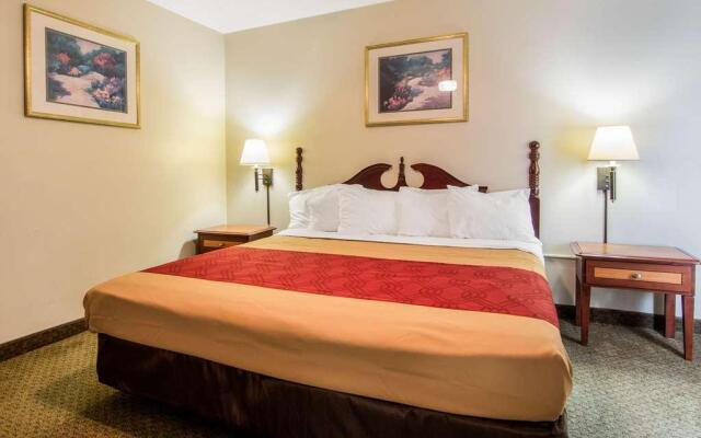 Econo Lodge Inn & Suites Conference Center