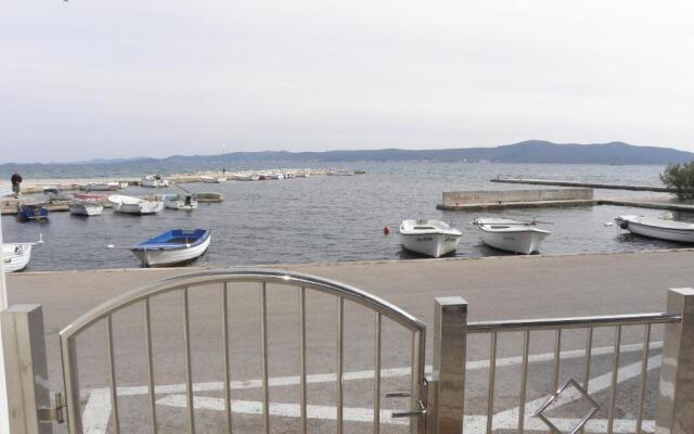 Apartment Sreca - 10m from the sea A1 Sukosan, Zadar riviera