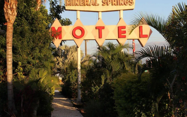 Warm Mineral Springs Motel