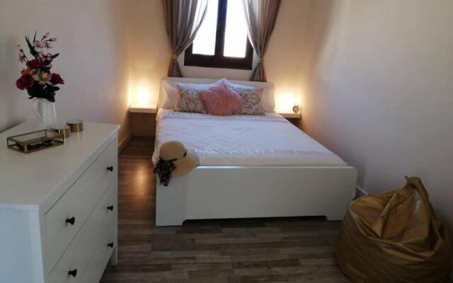 Unique 1 bedroom house
