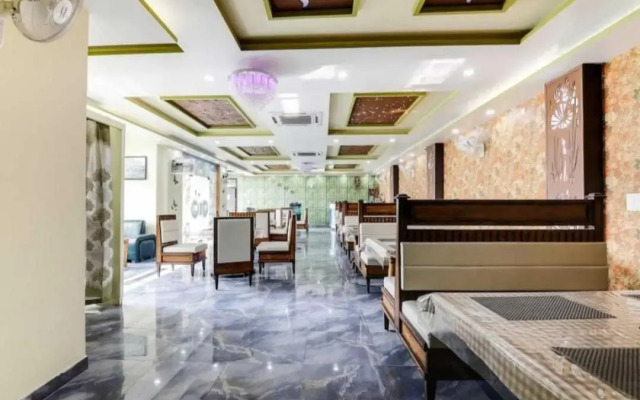 Oyo Flagship 80784J Sky Inn Hotel & Banquet Hall