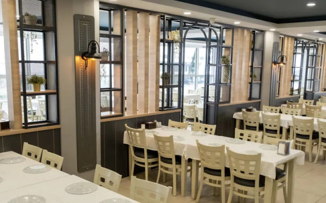 Ren Business Hotel