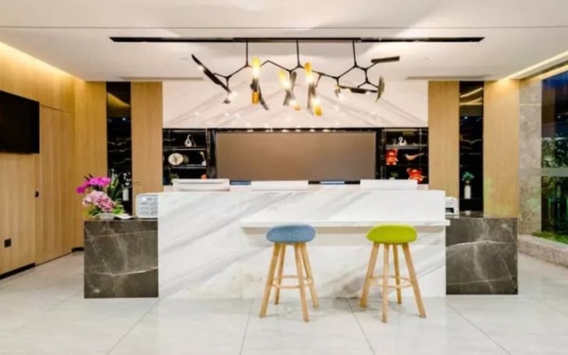 Floral Hotel Tian Cheng Airport