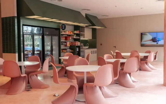 GO Hotel Chonburi at Central Chonburi