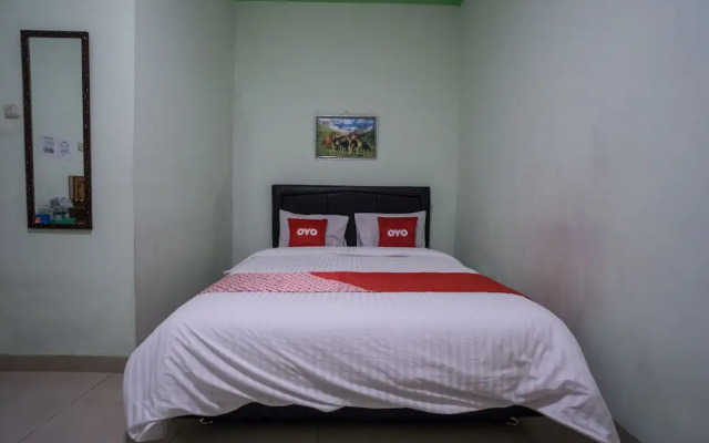 Hotel & Kost 37 by OYO Rooms