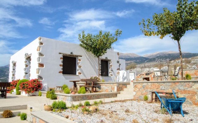 Traditional Apartments Madares