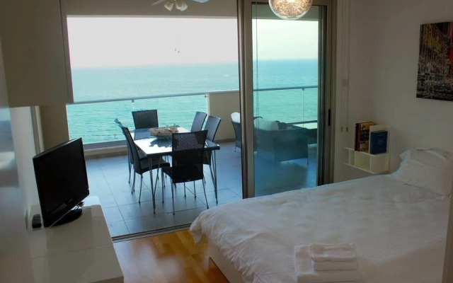 Finikoudes Luxury Apartments