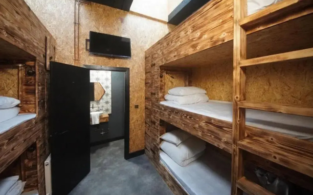 Studio 95 - Shared & Private Rooms