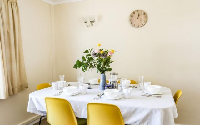 Homely, 4-bed House Close to Stunning Beach