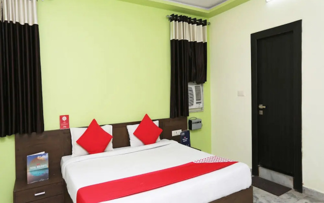 OYO 27686 Hotel Chandra Garden