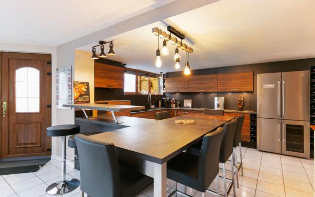 Majestic Holiday Home in Neubois with Private Pool