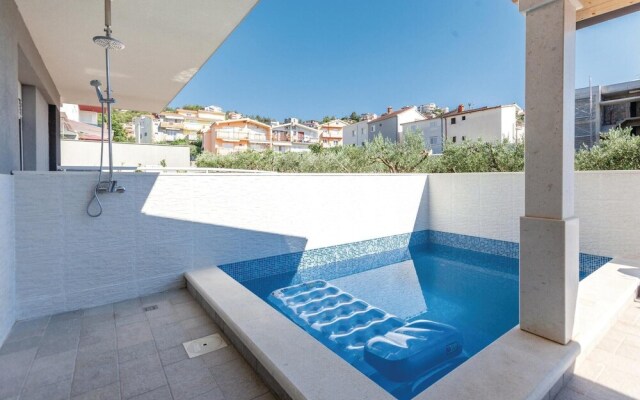 Awesome Home in Podstrana With Wifi and 2 Bedrooms