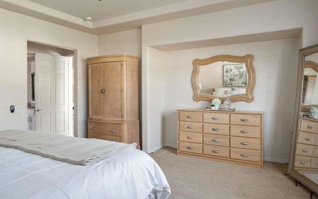 Minnezona Elegant Home w Poolside Retreat