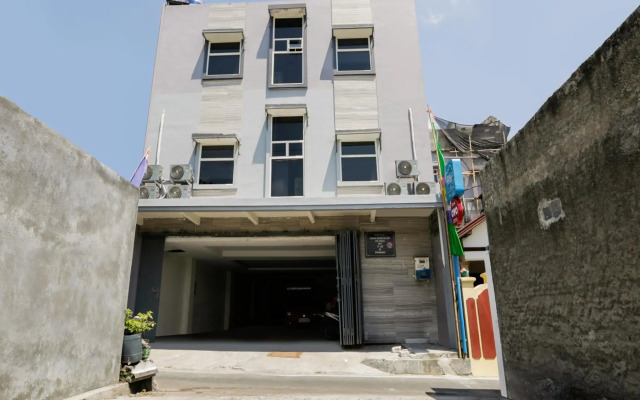Super OYO 3838 Tamansari Guest House
