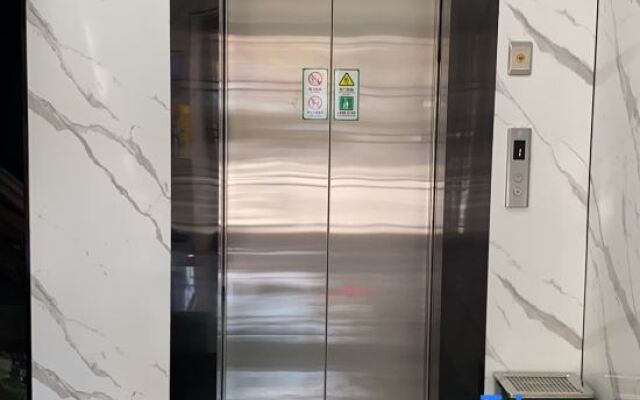 Eisen Light Luxury Hotel (Nanjing East Road Branch, Bund)