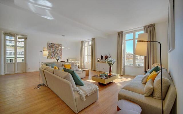 IMMOGROOM - Magnificent 180m duplex apartment - Parking - Air conditioning