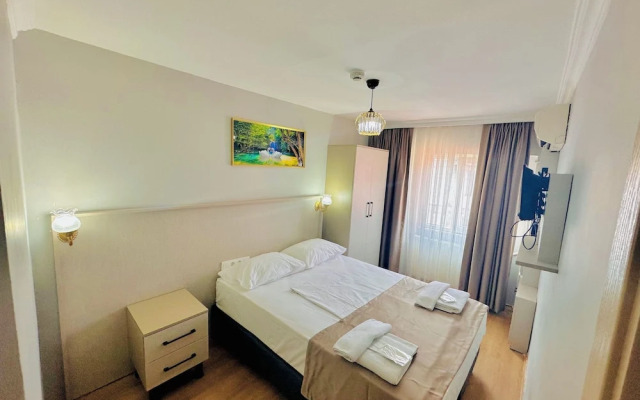 Crowned Exclusive Hotel