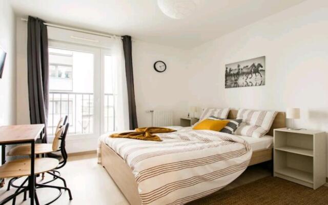 Luxury Apartment near Paris la Défense with secured Parking