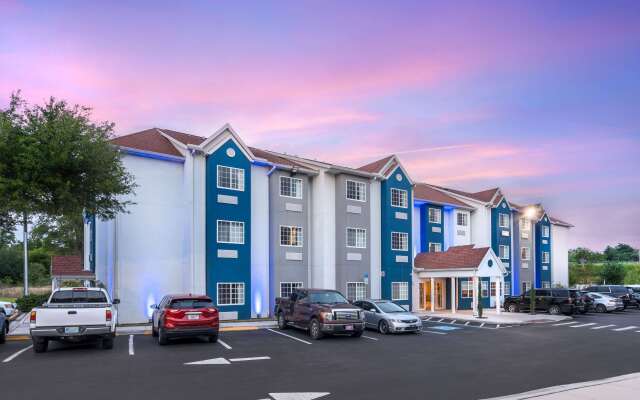 Microtel Inn & Suites by Wyndham Brooksville