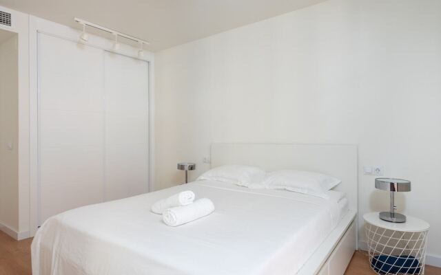 Central and Beachfront Apartment with Balcony Ref 131